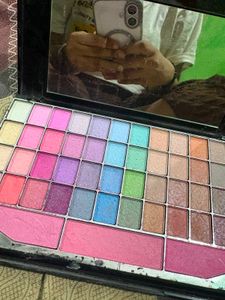 Colorful Eyeshadow &amp; Blush Palette