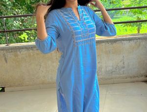 Max Embroidered Straight Kurta