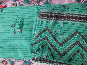 Green Floral Print Kurta Set with Lace Detail(unst
