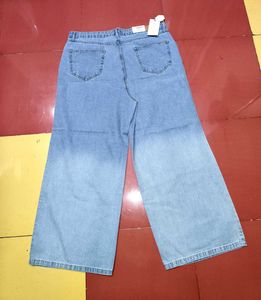 Light wash Gradient flared jeans