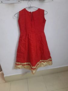 Shaining Red  Gown Whitout Sleev