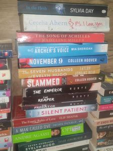 Colleen Hoover Ana Huang Stephanie Meyer
