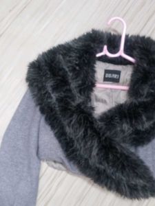 Stylish Grey Cropped Jacket with Fur Collar