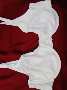 🇳🇿💫🎀White Satin Lace Trim Bra
