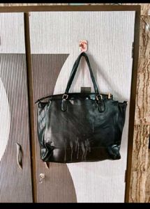 Chic Black Leather Handbag