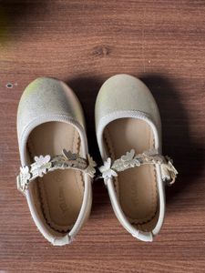 Adorable Gold Butterfly Flats for Girls