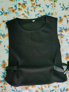 SALE‼️‼️‼️Black Sleeveless Blouse with Buckle Deta