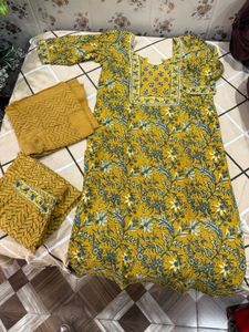 Mustard Floral Print Kurta Set😍