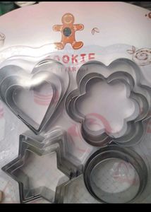 Brand New *** Cookie Cutter Pack Of 12 In 4 Differ