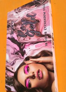 Alinara 18 Color Eyeshadow Palette