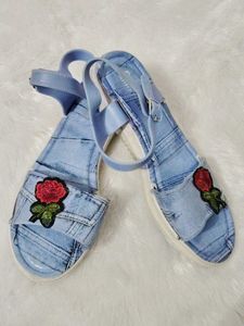 🎀 Denim Rose Embroidered Sandals ❤️