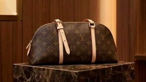 LOUIS VUITTON**SQUIRE EAST WEST BAG WD BOX