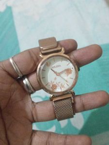 Elegant Rose Gold Watch with  magneti