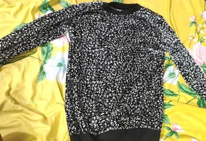Stylish Black & White Floral Print Top