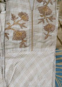 Elegant Embroidered Kurti