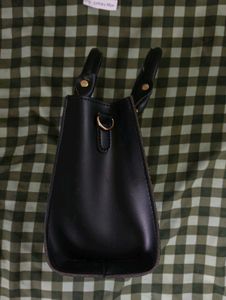 Chic structure Black Handbag