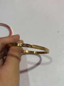 Set of 2 Gold tone Bracelets✨