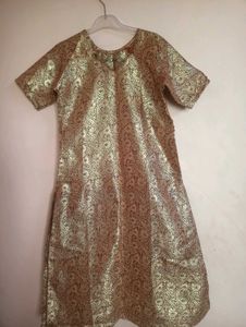 Banarasi Gold Kurti  with Maroon salwar💘