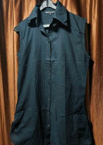 Sleeveless Button-Up Black Tunic Top