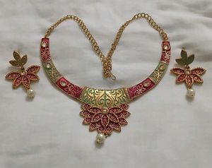Traditional Indian Necklace &amp; Earring Set