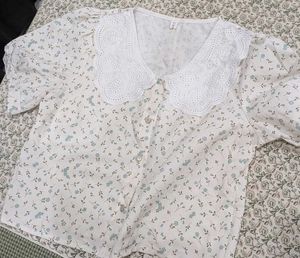 Floral Print Top with Lace Collar