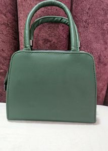 Beautiful Green Purse With Long Belt