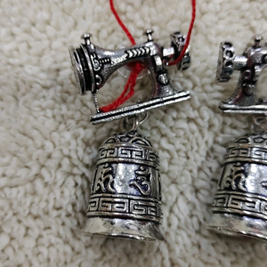 unique  sewing machine design earing