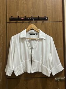 Chic White Cropped Zip-Up Top