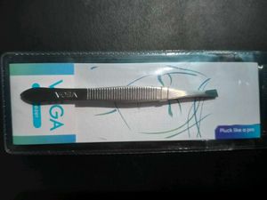 VEGA Tweezer with blackhead removal