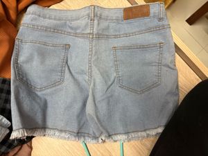 Light Wash Denim Frayed Hem Shorts