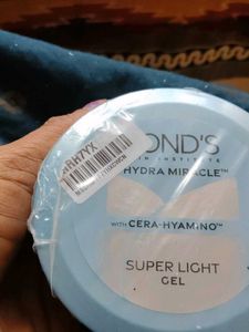 Pond's Super Light Gel Moisturizer