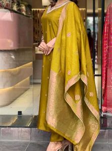 Elegant Olive Green Kurta Set