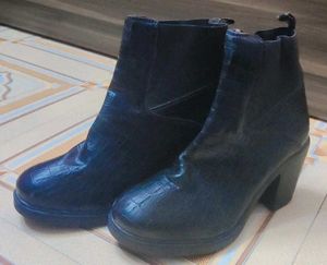 ADRLY Black Croc Pattern Ankle Boots