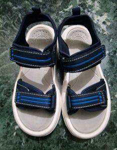 New senior boys sandal in size 4