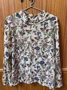 Floral Print Ruffled Neck Top