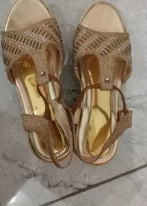 Golden Sandel