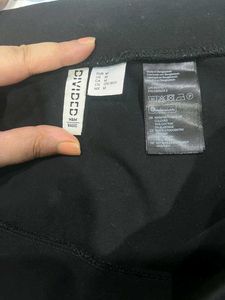 H&amp;M Classic Black Mini Skirt