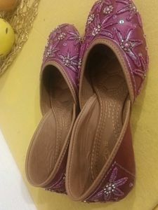 Embellished Juttis/Mojaris