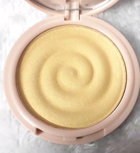 MyGlamm K.Play Flavoured Highlighter-Ripe Melon (Beige)-Bright Gold Shade, 9 g| Highlighter For Face |Illuminating Powder