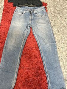 Classic Blue Wash Denim Jeans with t shirt