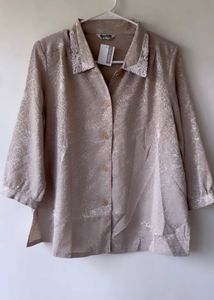 Shirt with collared lace