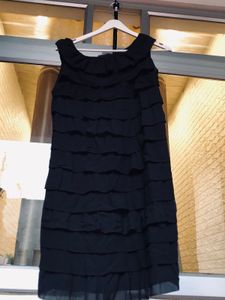 Chic Black Ruffle Dress🕶️👜