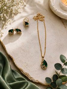 Emerald &amp; Gold Tone Jewelry Set