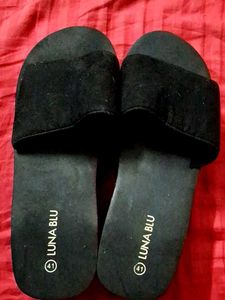 LUNA BLU Comfortable Black Slide Sandals