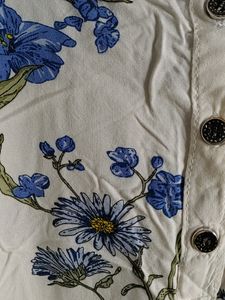 Four Plus, White Floral Top, Size Medium