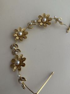 Gold Floral Pearl Hair Accessory