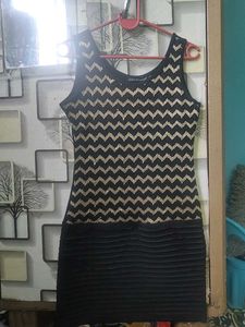 Chic Black &amp; Gold Chevron Dress