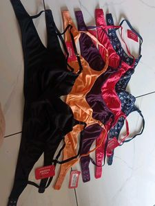 full comfortable and good quality bra.6 pis