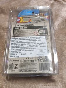 Hot Wheels 98 Porsche Carrera with free case in mi