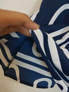 Stylish Navy &amp; White Graphic Print Dress